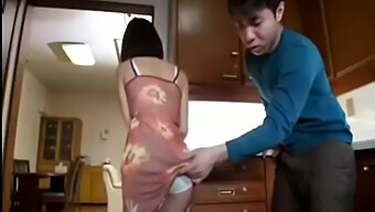 Japanska Milf Zavodi Prijatelja Svog Pastorka U Hd Videu