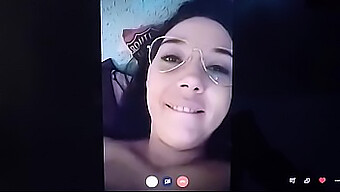 Milf Española Madura Recibe Una Merecida Mamada De Un Fan En La Webcam