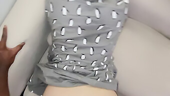 Teen (18+) Dostane Tvrdý Sex Na Gauči