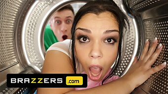 Большие Сиськи Софии Ли Трахаются В Этом Видео От Brazzers.