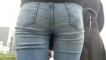 Roupas Em Jeans: Bunda Pública.