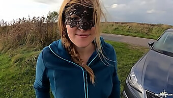 Amateur Blondine Bekommt Cumshot In Freier Natur