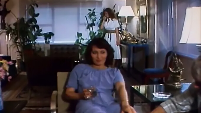 Klasik Avrupa Pornosu: Odalarda Veronica Hart (1981)