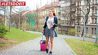 Großer Schwanz Blowjob Und Arschlecken Von Einer Sexy Tschechischen Teenagerin