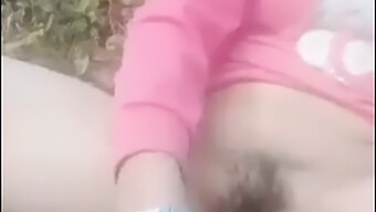 Indiase Vrouw Masturbeert Tot Een Orgasme In Deze Bollywood Porno Video