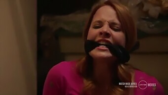 60 Fps Amerykańska Gag: Katie Leclirc'S Cleavage Gagged And Bound