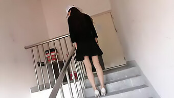 Hjemmelaget Tenåring (18+) Video: Anal Slikking Og Blowjob I Apartment Stairwell