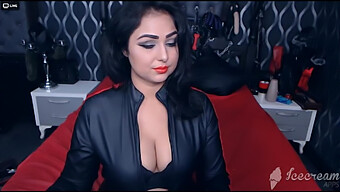 الفيديو المثيرة مع امرأة مهيمنة