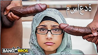 Mia Khalifa Épica E Um Ménage À Trois Com Pau Preto Com Monstros De Pau!