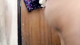 Indian (Desi) Amateur (Hindi) 18+ Girls Fingering (Masturbating)