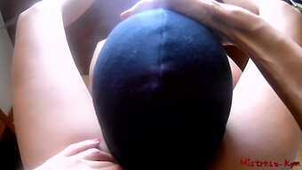 Cunnilingus Mistress Kym Liếm Âm Đạo Của Mình Trong Một Video Pov