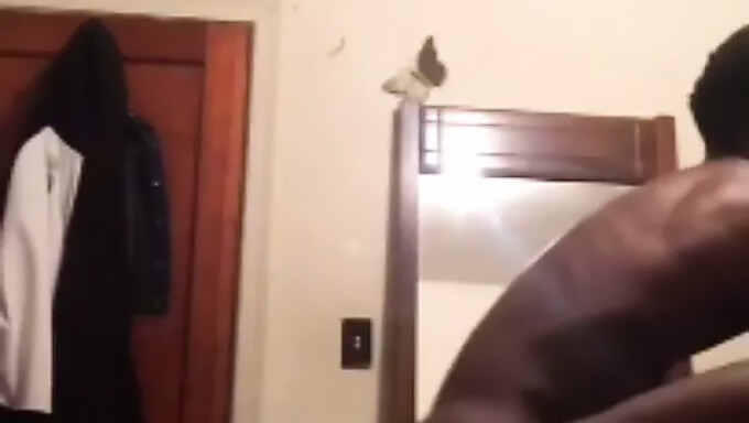 Grosse Bite Noire Dans Une Vidéo Faite Maison