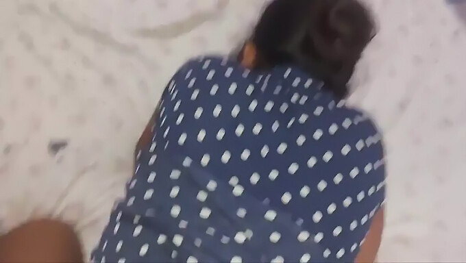 Video Buatan Sendiri Remaja India Menunjukkan Dekat Lubang Dubur Dan Tetek Gadis India Berusia 18 Tahun