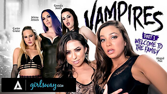 Vampir Lesbian Dalam Lingerie: Orgy Yang Mendesis