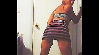 Twerking In A Sexy Skirt