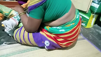 Gros Seins Naturels Et Baise: Tante Indienne