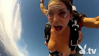 Se Et Playboy-Medlem Skydive I Denne Txxx.Com-Videoen