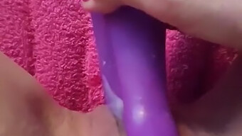 Amateur-Gay Benutzt Vibrator