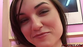 Pantat Ketat Sasha Grey Dientot Dalam Video Hardcore Ini