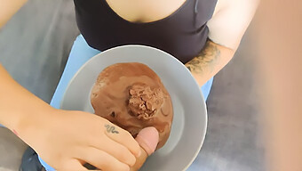 Mangia Un Po' Di Sperma Con Me In Questo Video Pov Con Una Milf Dal Culo Grosso