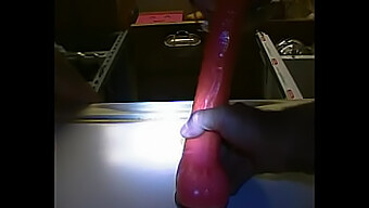 Amateur-Dildo-Action Mit Deepthroat