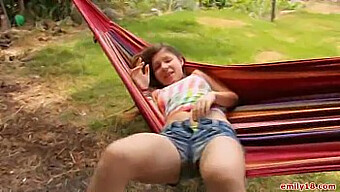 Vídeo De Sexo Al Aire Libre Con Una Jovencita Adulta