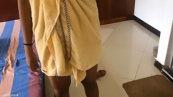 18+ Teenager Dello Sri Lanka Viene Profondamente In Gola