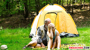 Bedstefars Og Barnebarns Intime Picnic-Eventyr