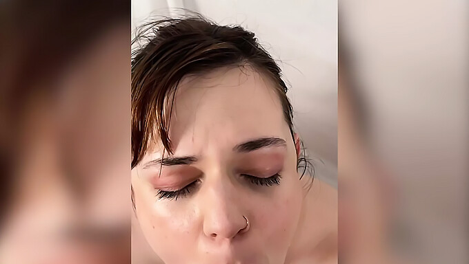 Elise Lee Prejme Ogromen Cumshot V Obraz V Tem Pov Videu