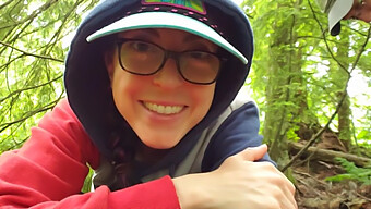 ¡follando Al Aire Libre Con Una Pequeña Morena!